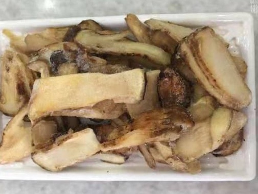 招牌松茸：切片松茸，下锅数分钟即可食用
